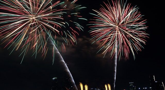 Pourquoi proposer un spectacle pyrotechnique lors dun seminaire dentreprise - Entreprise de feu d’artifice : comment choisir une société pyrotechnique ? - Pyrotechnie.com – Feux d’artifice et culture pyrotechnique Pourquoi proposer un spectacle pyrotechnique lors d'un séminaire d'entreprise